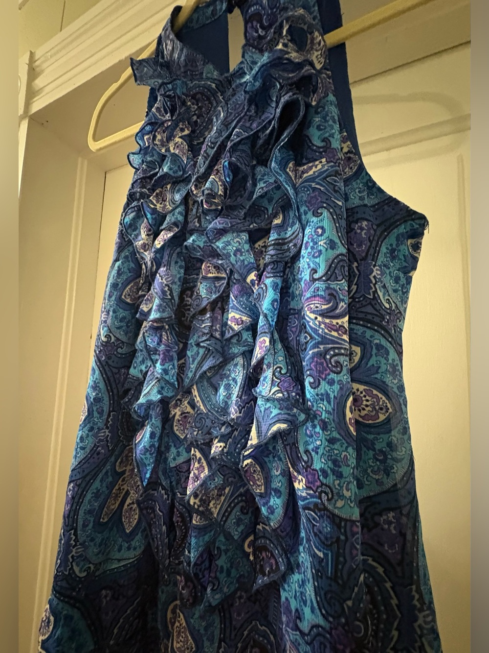 Mossimo Womenβs Blue Paisley Sleeveless Blouse with Ruffles Size Large - Picture 2 of 4
